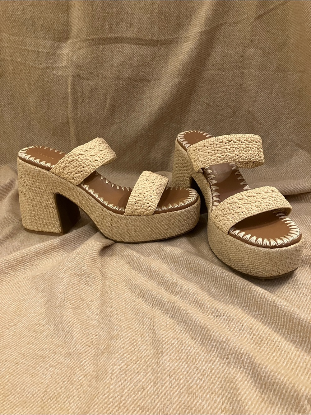Akira NWOT Azalea Wang Summer Feeling Tan Crochet Sandals 8.5